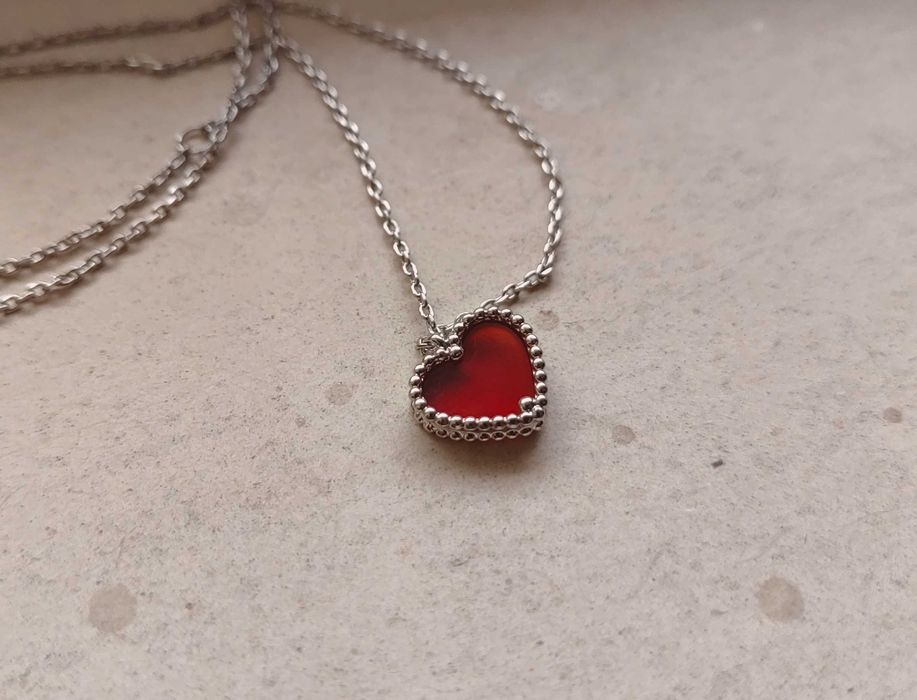 Златно дамско колие със сърце от червен карнелин - Van Cleef & Arpels