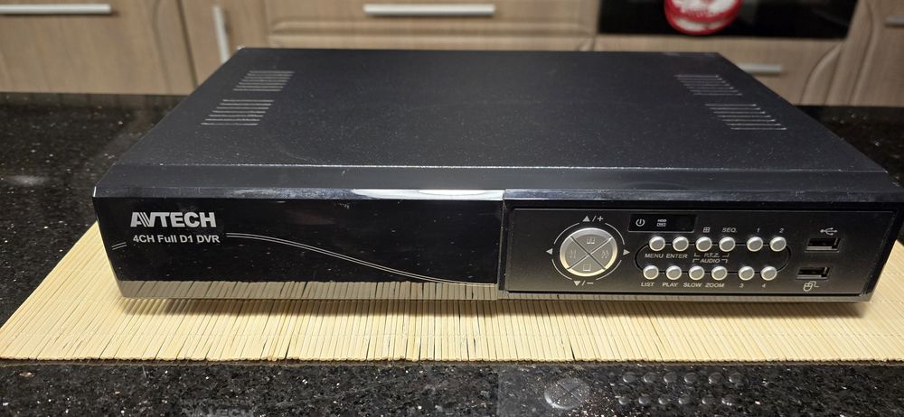 DVR AVTECH 4 canale – model AVC792ZC