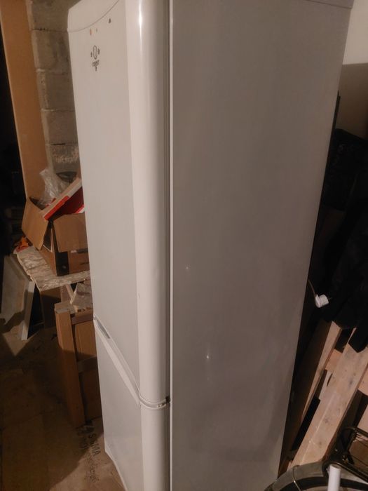 Холодильник Indesit