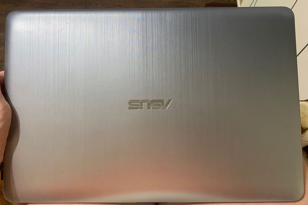 Продаю ноутбук ASUS