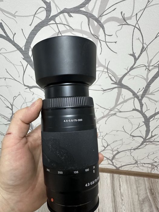 Обьектив Sony SAL75300