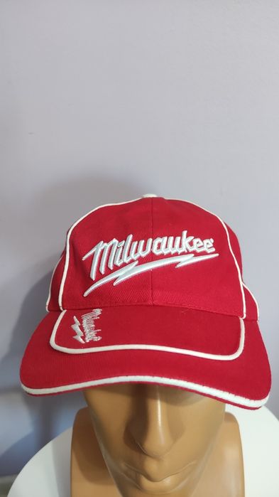Milwaukee Шапка с козирка в отлично състояние