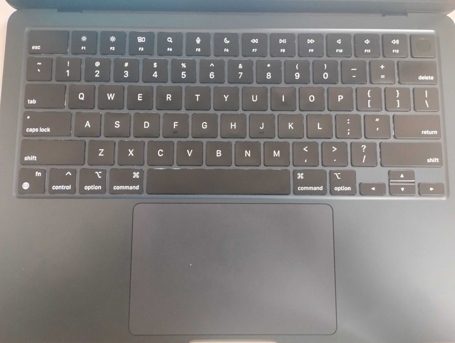 MacBook Air M2 Midnight (8 / 256)
