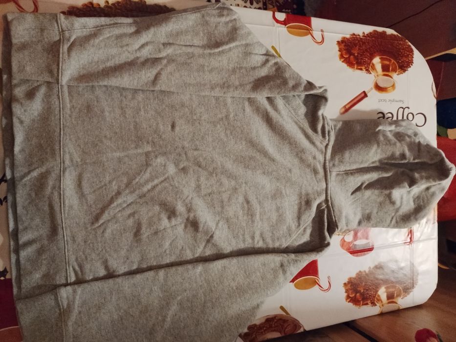 Pulover Levi's în pas cu moda