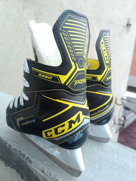 Кънки за хокей CCM 27ми номер