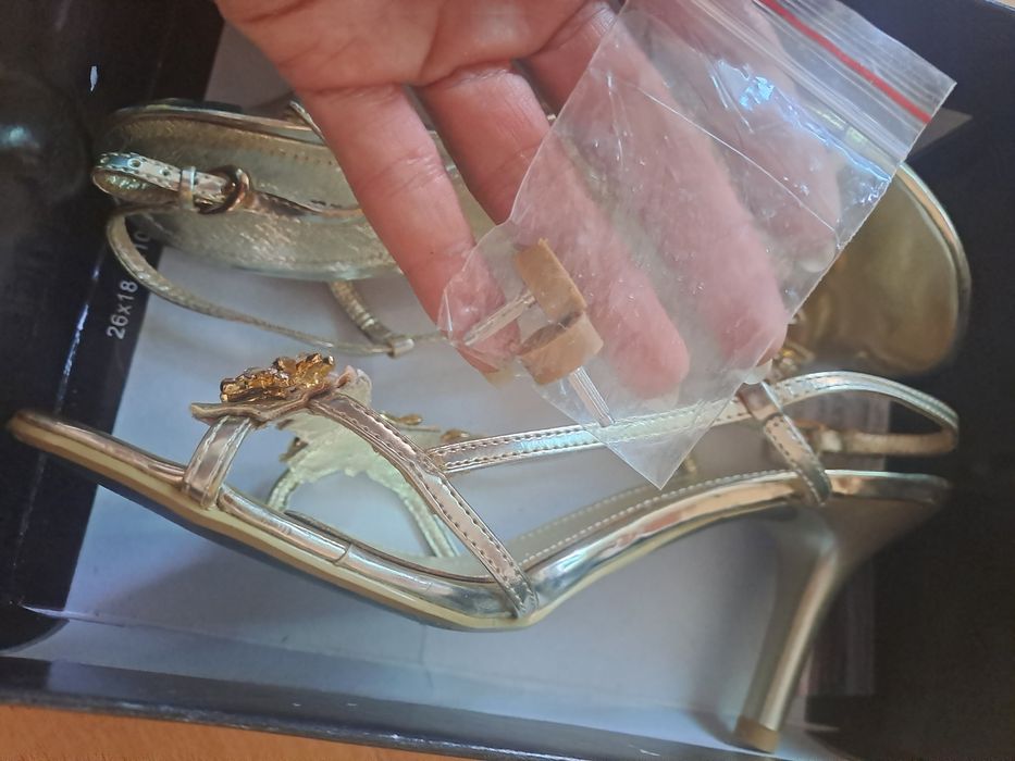 Wall Street Exclusive невероятно красиви сандали с кристали в златисто