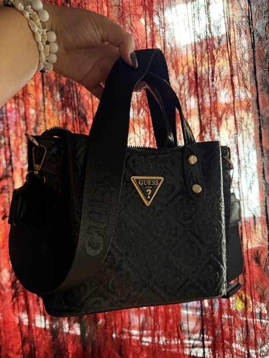 Дамска чанта Guess