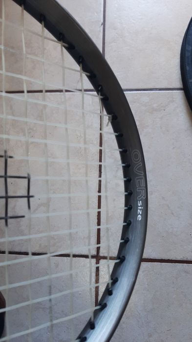 Vând paleta de tenis