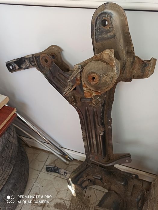 Продам подрамник на фолцваген гольф