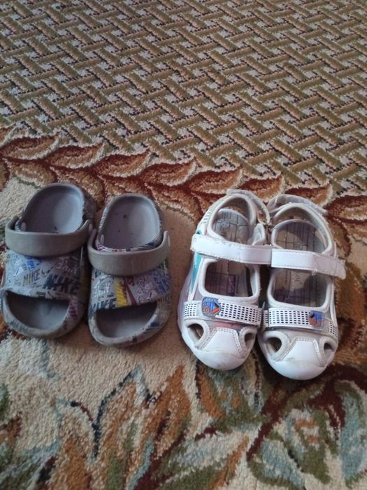 Продам сандали и шлепки