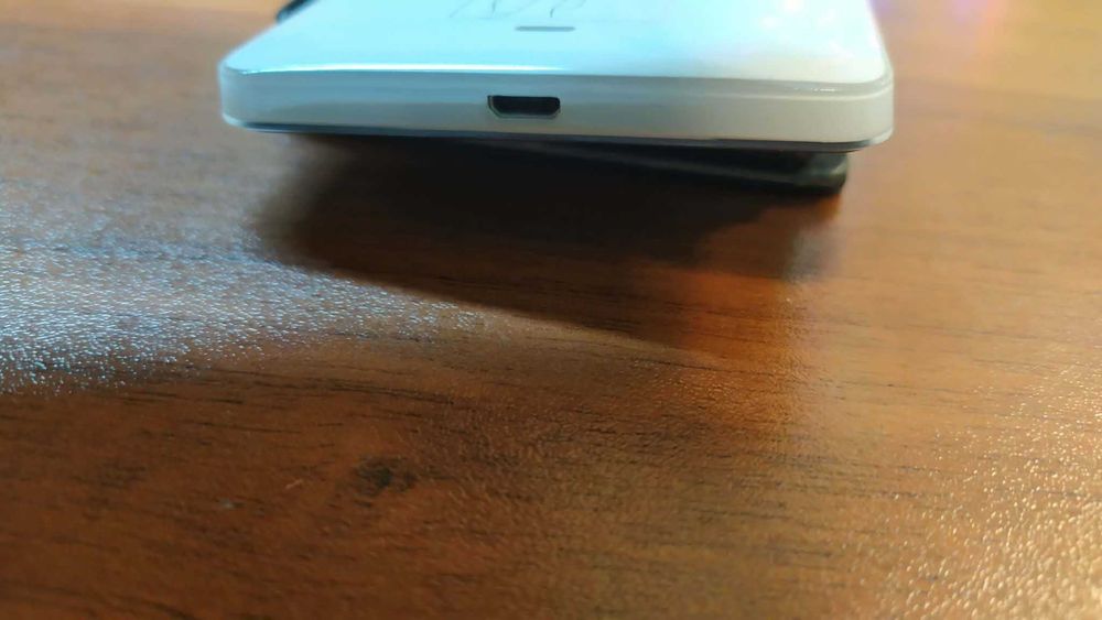 Телефон  GSM отлично работещ в отлично състояние от чужбина