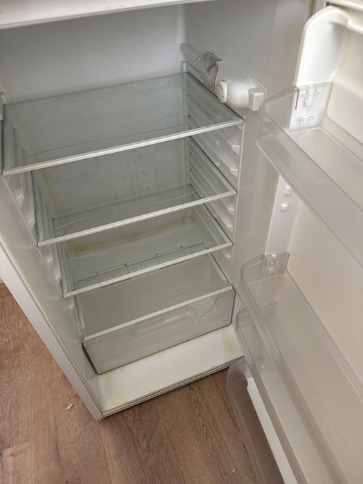 продается холодильник