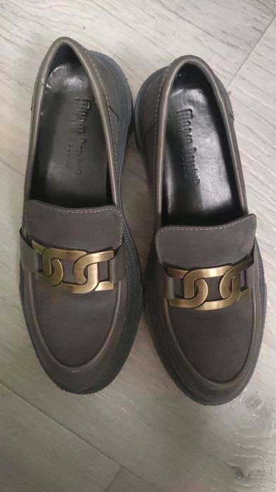 Продаб женскую обувь