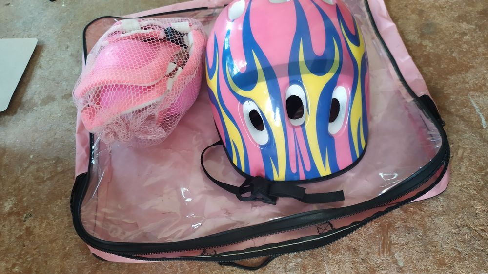 Продам ролики с полной защитой (размер 38–41)