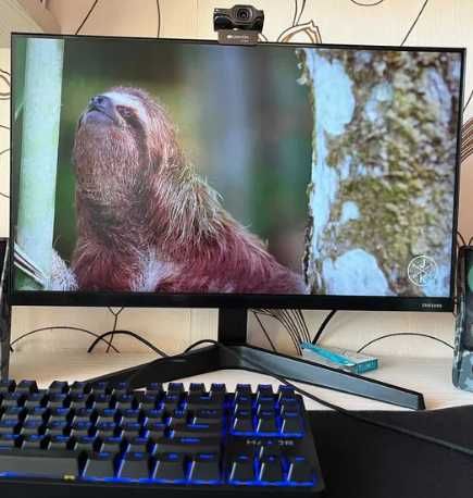 Продам монитор //