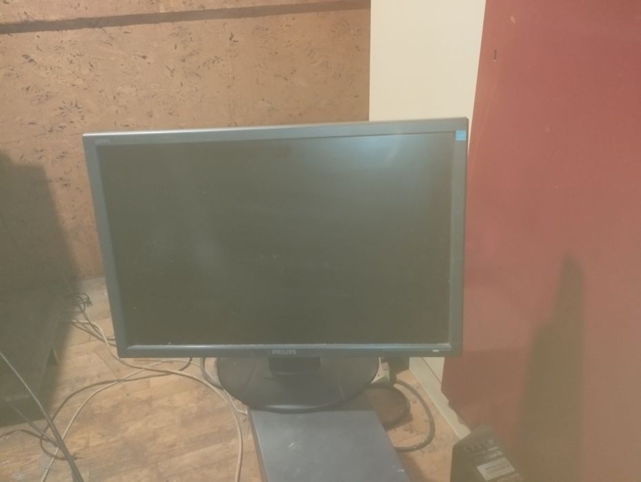 Монитор Филипс 22"