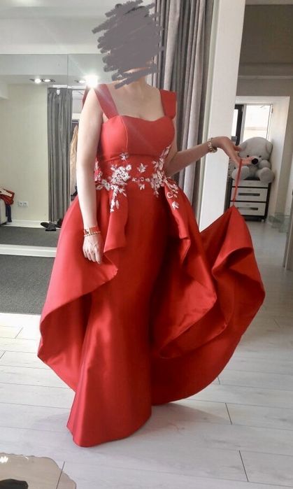 Платье со шлейфом SHERRI HILL размер М