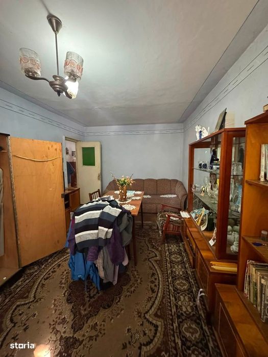De vanzare apartament cu 4 camere, 2 bai si 2 balcoane, etajul 1, 70mp