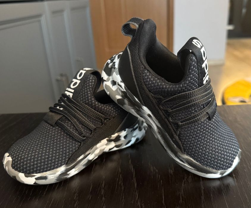 Детски маратонки, унисекс на Adidas, размер 22