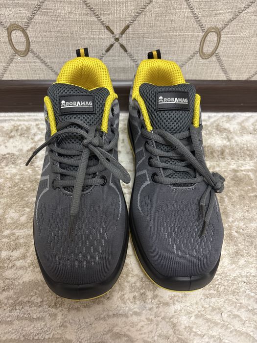 Продаю спец обувь мужской