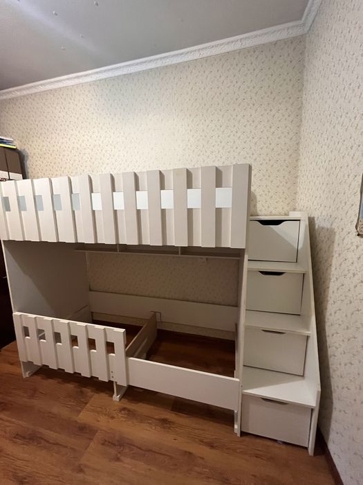 Двухъярусная кровать