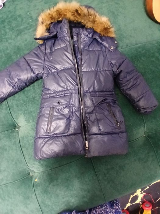 Продам б/у куртку на девочку за 3000тг