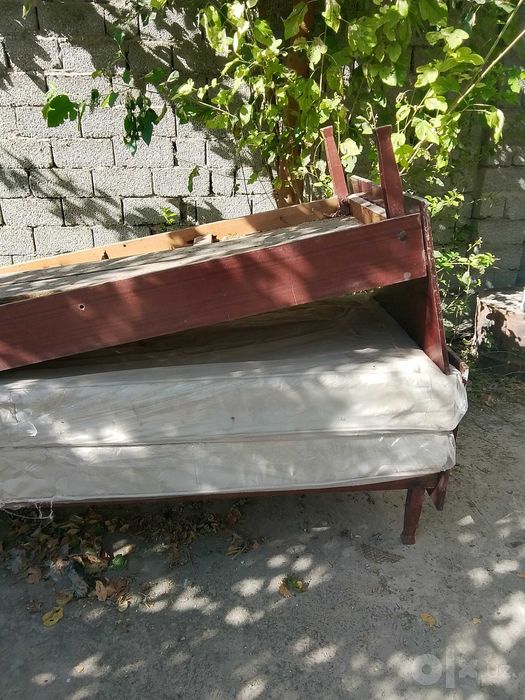 Спальная кровать за дешево 2 шт