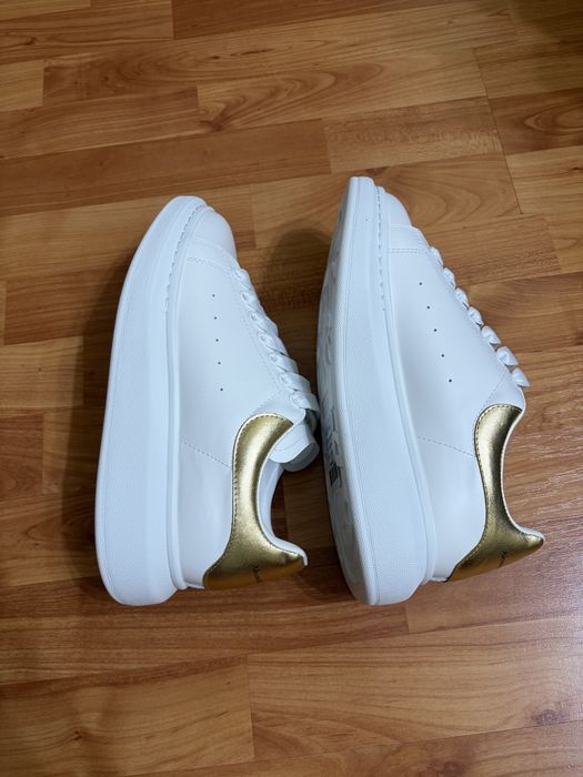 Alexander McQueen 43