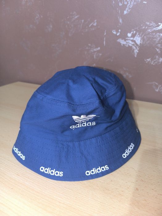 Pălărie adidas tip bucket nouă diametru 58