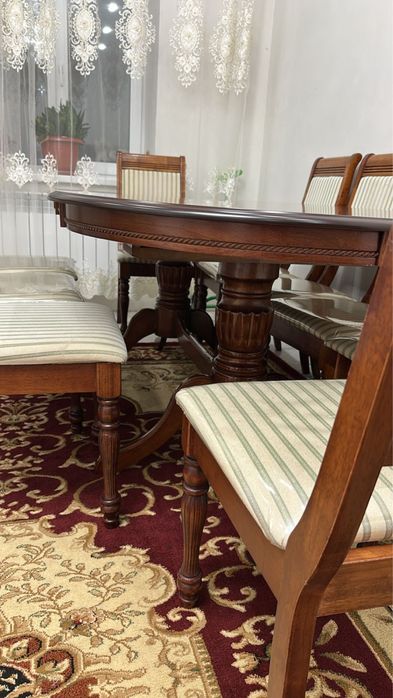 Продается Стол и стулья