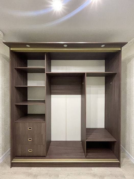 Продам Шкаф