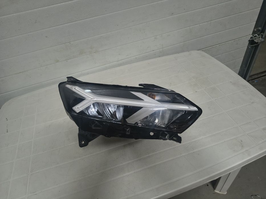 Far dreapta dacia jogger cod 260106197R