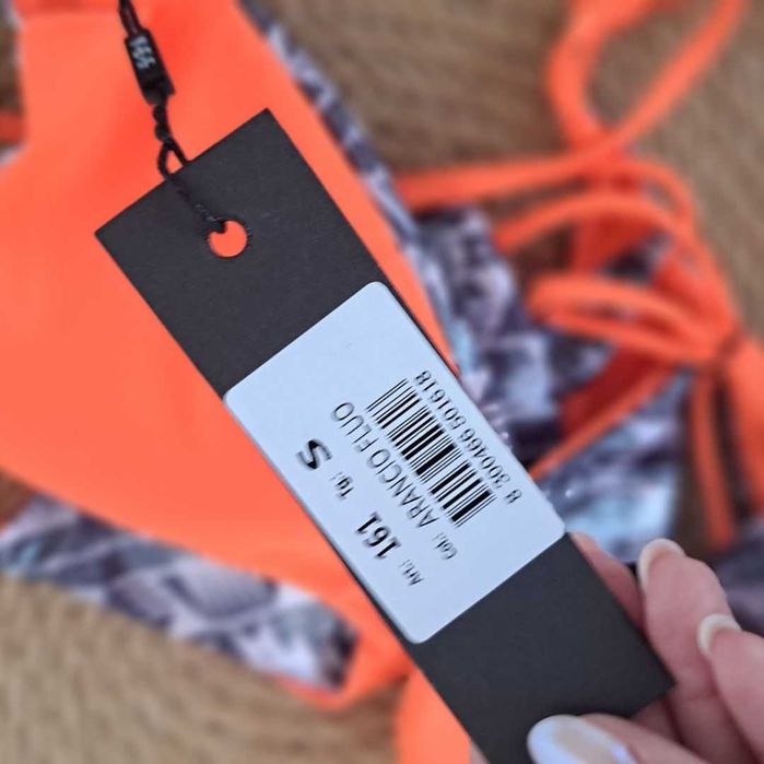 Нов бански от две части, Размер С Y-E-S YOUR EVERYDAY SUPERHERO