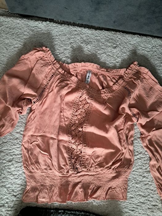 Дамски дрехи- блузи и панталони