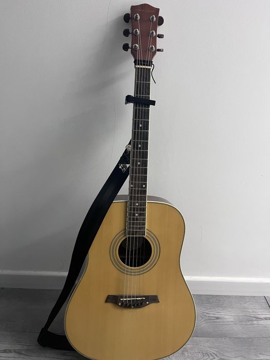 Акустическая гитара