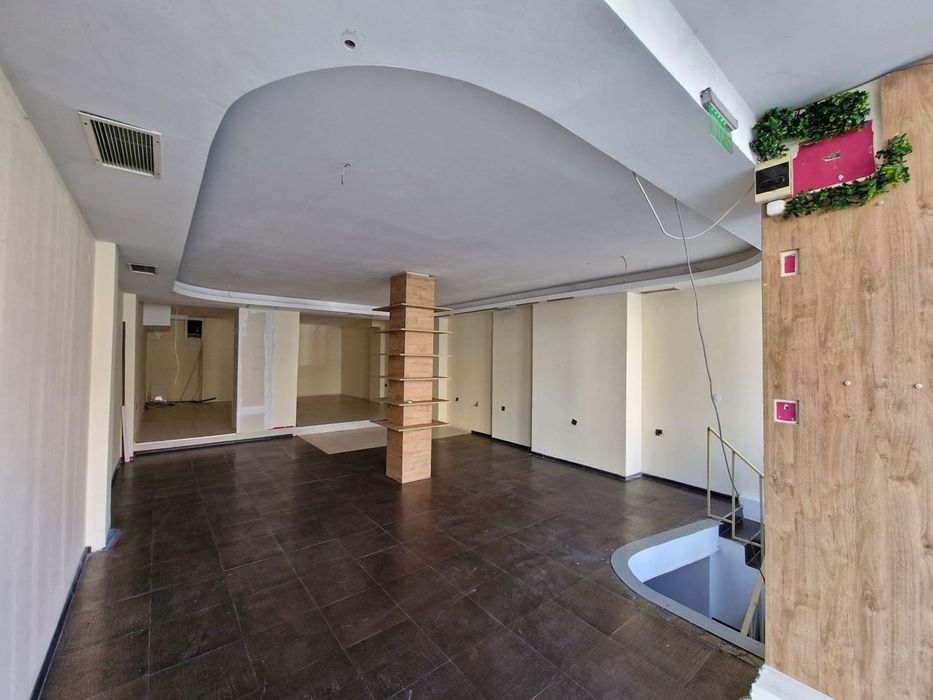 ТОП център до Сердика – 160 кв.м, 6.5м витрина, готово за ресторант и
