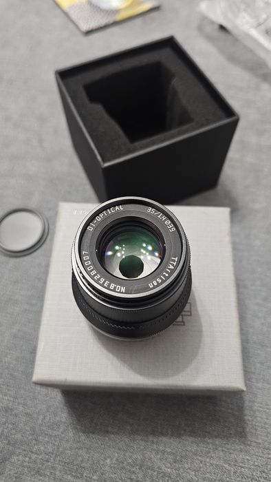 Vând obiectiv MF, TTArtisan 35mm F1.4 montura Fujifilm X