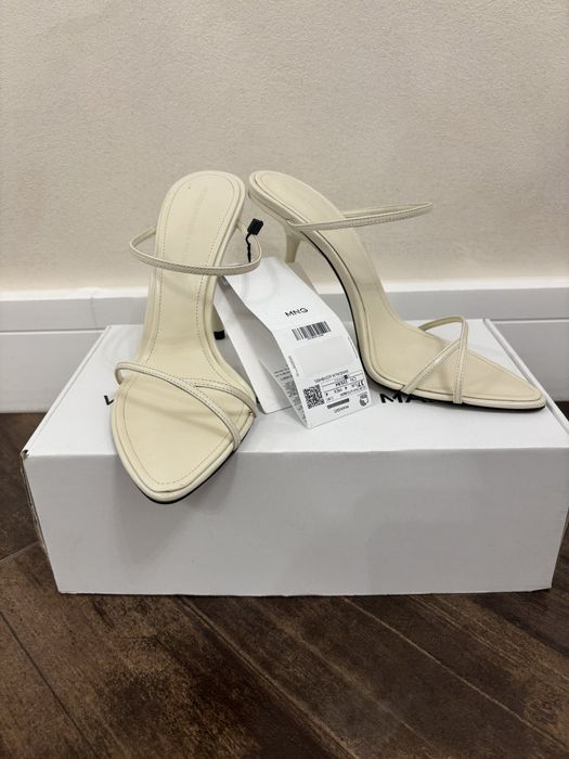 Обувки, маратонки