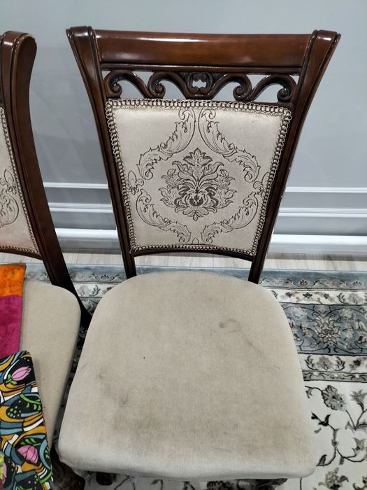 Стол гостинный со стульями