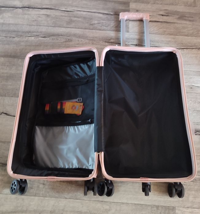 Чемодан дорожный