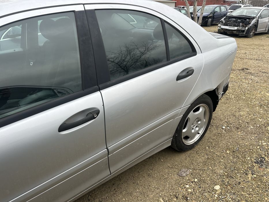 Врата задна лява за Мерцедес W203 седан!!! C classe седан!