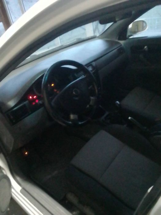 Lasetti 1,8 sotiladi