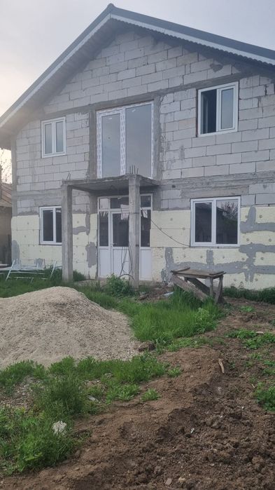 Casa vila de vânzare cu etaj la rosu