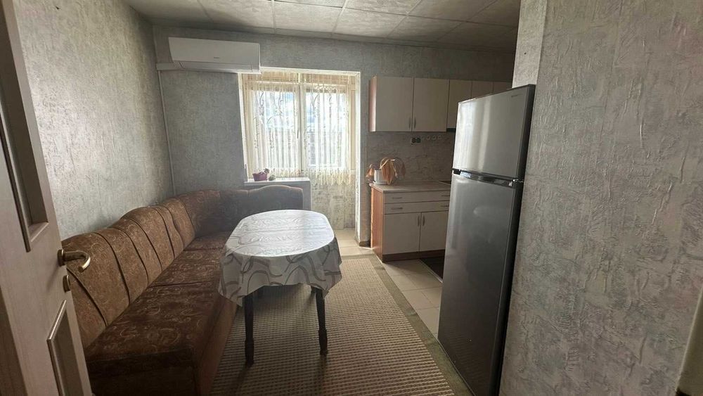 Дава се под наем Двустаен апартамент в Карлово - 64 кв.м за 300.9 € - Снимка #1