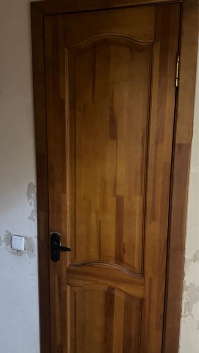 Двери деревяные 8 штук