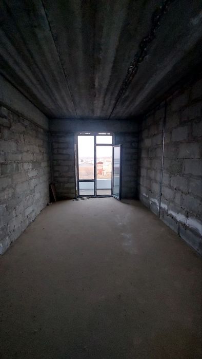 Сотувда 2хонали 3 каватда жойлашган 63м2 коробка уй