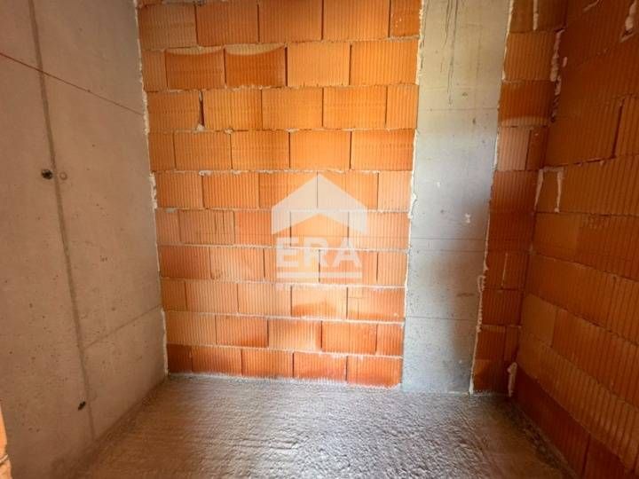 Продава се Двустаен апартамент в Варна, Изгрев - 75 кв.м за 836 €/кв.м - Снимка #5