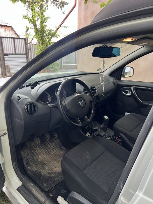Vând Dacia Duster