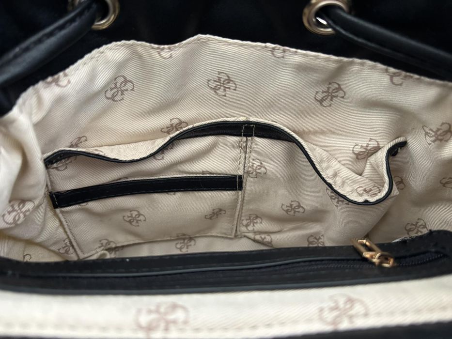 Дамска раница Guess