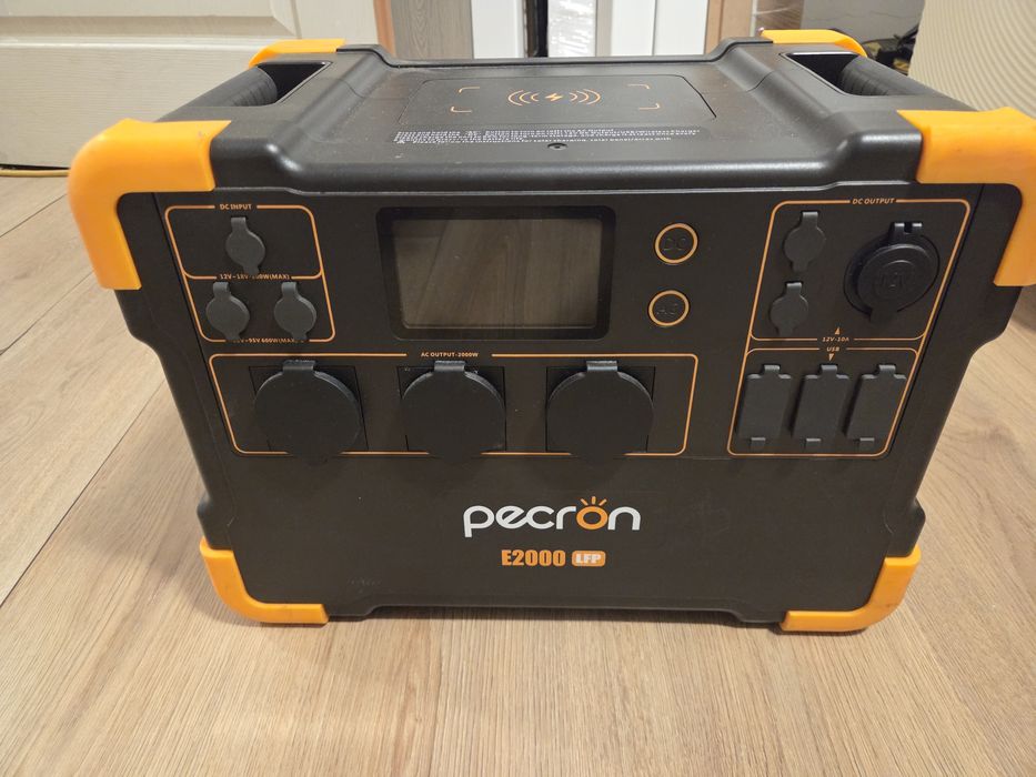 Statie incarcare  portabila PECRON E2000LFP, 1920Wh, 2000W, 230V,  si panou solar portabil